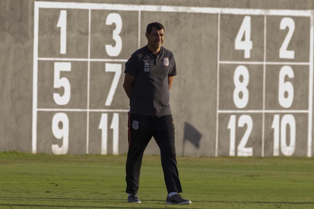 Carille comandou o último treino antes do duelo decisivo contra o Vitória, pela Copa do Brasil