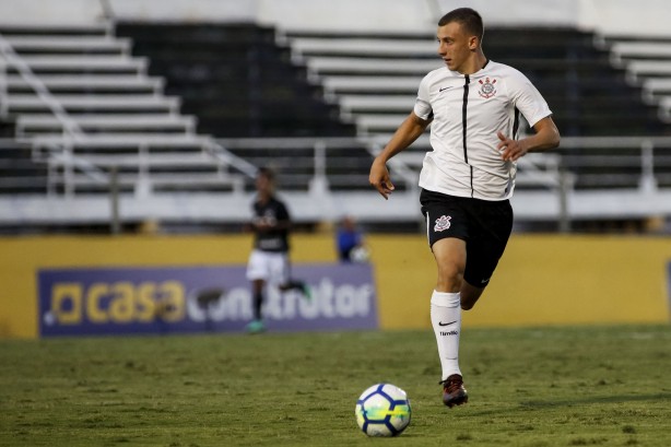 Carlos Augusto durante jogo contra o Botafogo, pela Copa do Brasil sub-20