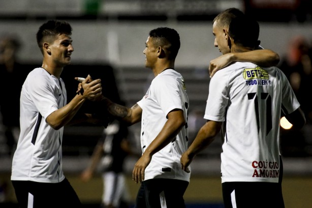 Comemoração dos jogadores pelo segundo gol do Timãozinho contra o Botafogo, pela Copa do Brasil