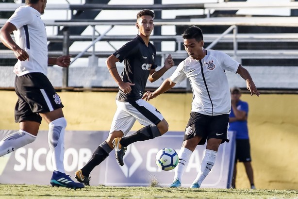 Fabrício Oya durante vitória por 2 a 0 diante o Botafogo, pela Copa do Brasil sub-20