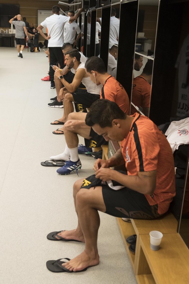 Jogadores no vestiário da Arena Corinthians antes da decisão diante o Vitória, pela CB