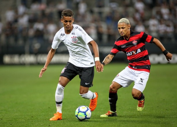 O jovem Pedrinho, da base, foi um dos destaques da goleada sobre o Vitória