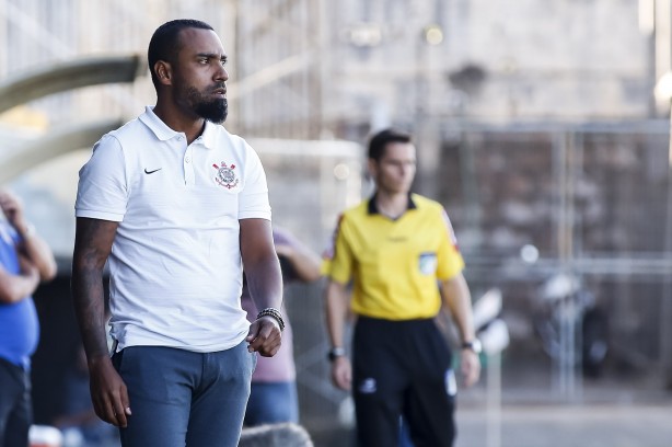 O técnico Coelho durante partida contra o Botafogo, pela Copa do Brasil sub-20