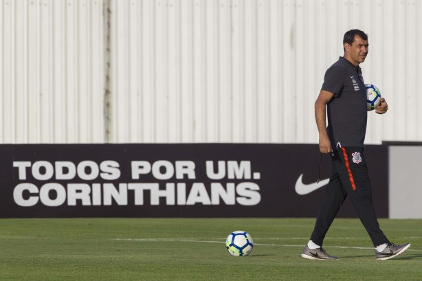 O técnico Fábio Carille comandou o último treino no CT antes do time enfrentar o Vitória