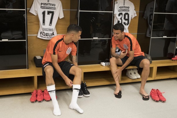 Os novatos Thiaguinho e Bruno Xavier antes do jogo contra o Vitória, pela Copa do Brasil