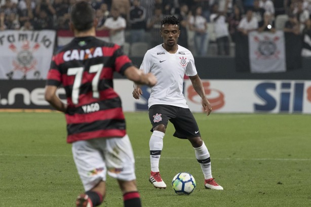 Paulo Roberto também entrou no segundo tempo e deu uma acalmada na pressão imposta pelo Vitória