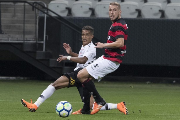 Pedrinho foi titular diante o Vitória, pela Copa do Brasil, na Arena Corinthians