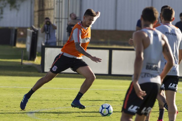 Pedro Henrique treinando no CT Joaquim Grava