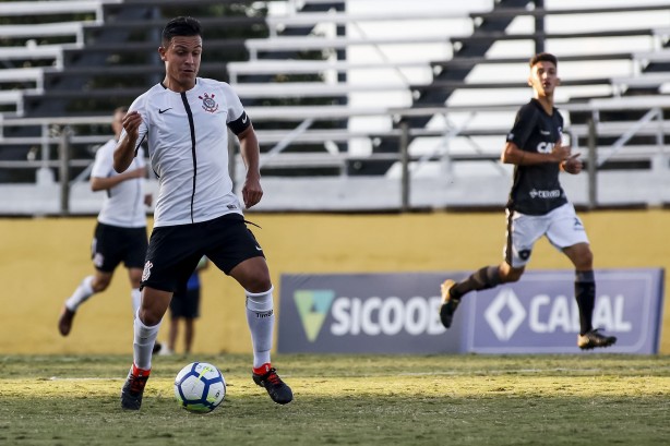 Renan Areia durante jogo contra Botafogo, pela Copa do Brasil sub-20