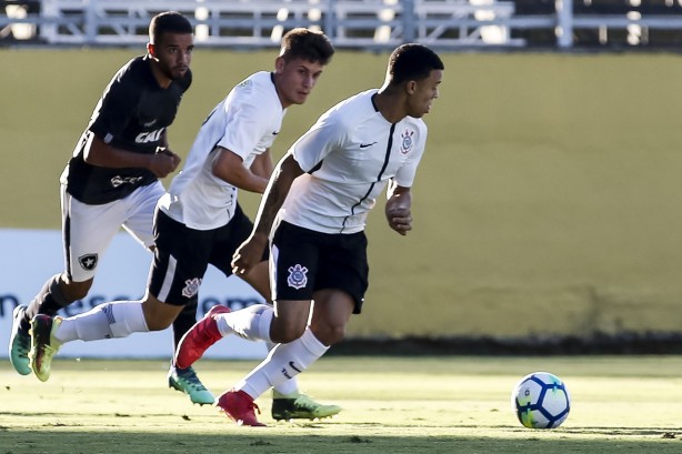 Timão venceu o Botafogo por 2 a 0 e saiu na frente pela vaga na final da Copa do Brasil sub-20