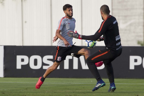 Capixaba e Walter foram para campo enquanto os titulares fizeram trabalho interno