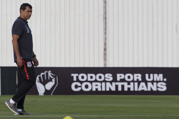 Carille vai esboçando o time que enfrenta o Palmeiras, no Dérbi de domingo