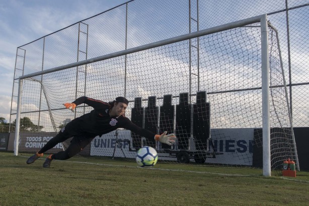 Treinamento de goleiros nesta tarde de sexta-feira no CT