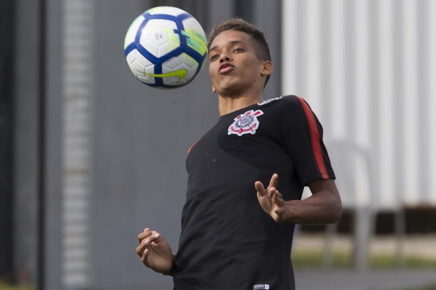 O jovem promissor Pedrinho vai ganhar uma chance como titular diante o rival Palmeiras
