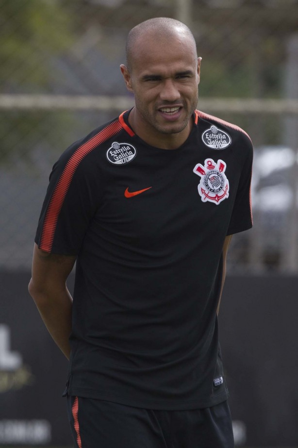 Roger durante último treino antes do Dérbi no CT Joaquim Grava