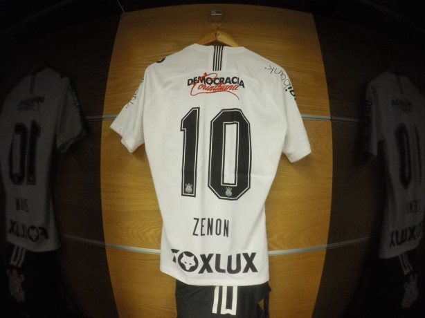 Jadson usará o nome de Zenon nas costas neste domingo