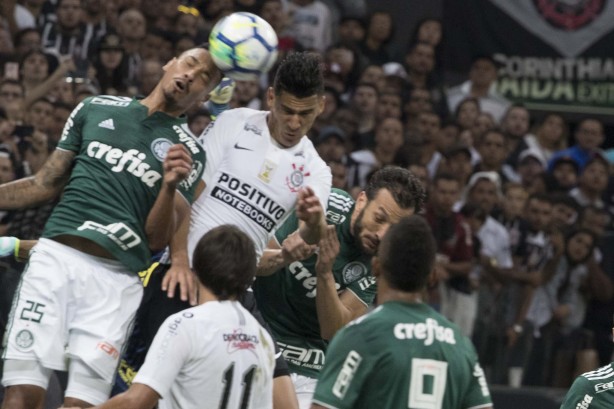 Balbuena durante jogo contra o Palmeiras, na Arena Corinthians, pelo Brasileirão