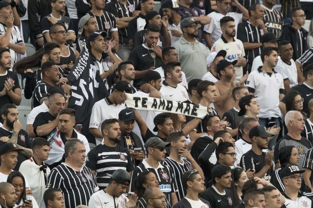 No dia das mães, torcedores levaram faixas à Arena Corinthians para homenageá-las no Dérbi
