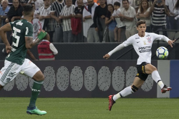 O jovem Mateus Vital entrou no lugar de Pedrinho, contra o Palmeiras, na Arena Corinthians