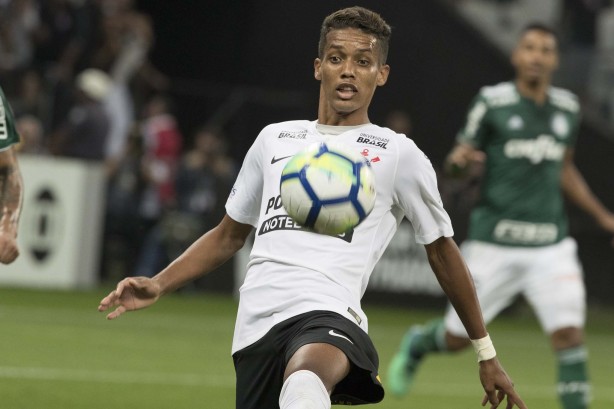 Pedrinho deitou e rolou no Dérbi contra o Palmeiras, na Arena Corinthians