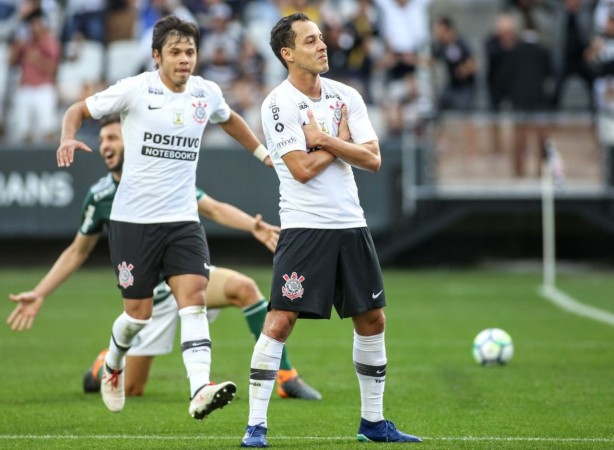 Romero e Rodriguinho durante jogo contra o Palmeiras, na Arena Corinthians