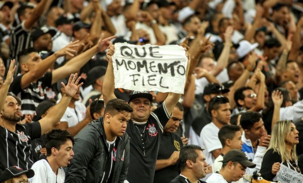 Torcedores fizeram a festa na Arena Corinthians por conta da vitória sobre o Palmeiras