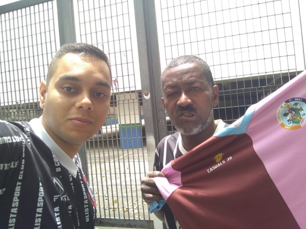 Com as várias camisas recebidas, Bruno queria ajudar Vilson de outra maneira