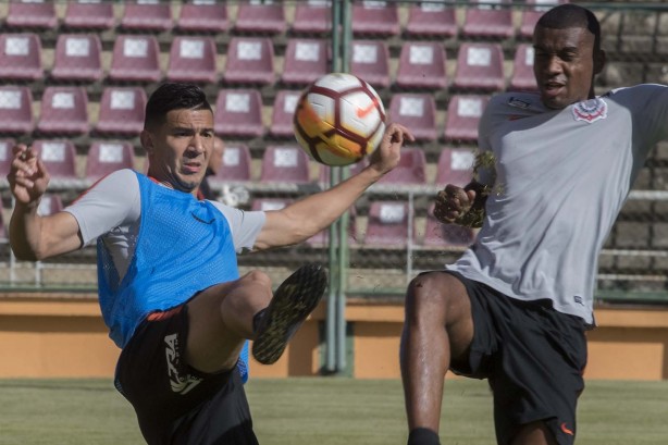 Balbuena e Marllon durante treino na Venezuela