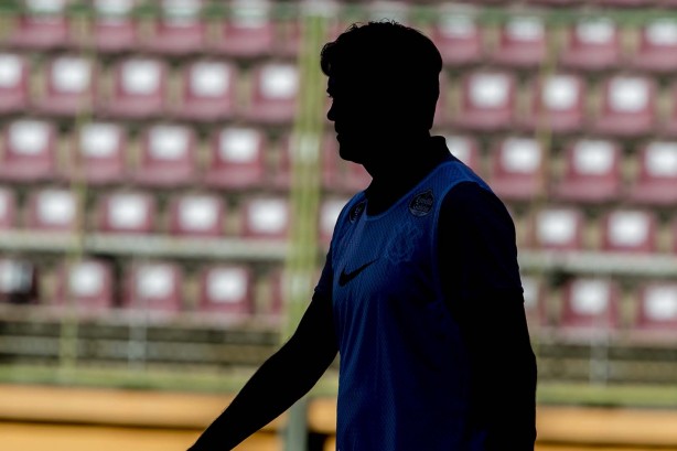 Cuca durante o último treino corinthiano, na Venezuela