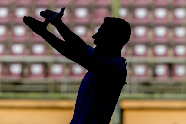 Gabriel no treinamento no estádio Metropolitano de Lara, na Venezuela