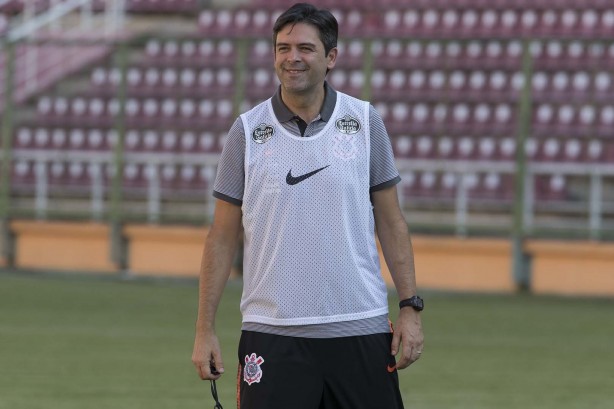 Leonardo Cuca no treino em solo venezuelano