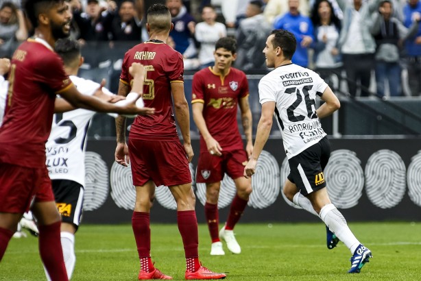 Corinthians é líder do Brasileirão no momento, ao lado de dois rivais