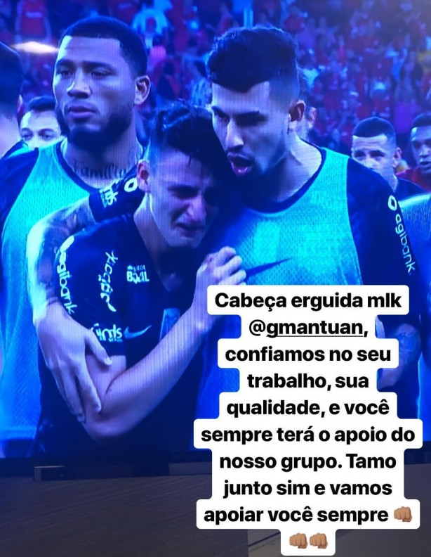 Atacante Clayson, que está machucado, usou as redes sociais por Mantuan