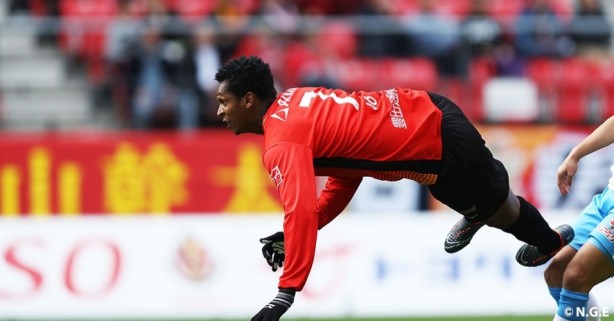 Jô já foi eliminado na J.League Cup e é lanterna da J.League