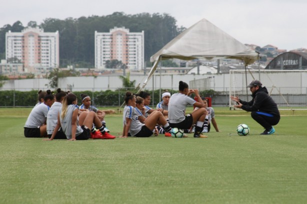 Treinador elogiou o grupo de corinthianas que trabalha desde o incio do ano