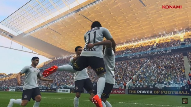 Romero aparece na comemoração de um gol na Arena