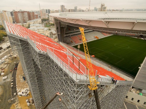 Arquibancadas móveis de Ecaterimburgo também ficam atrás dos gols