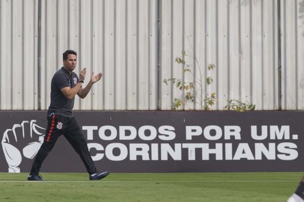 Osmar Loss durante treino no CT do Corinthians