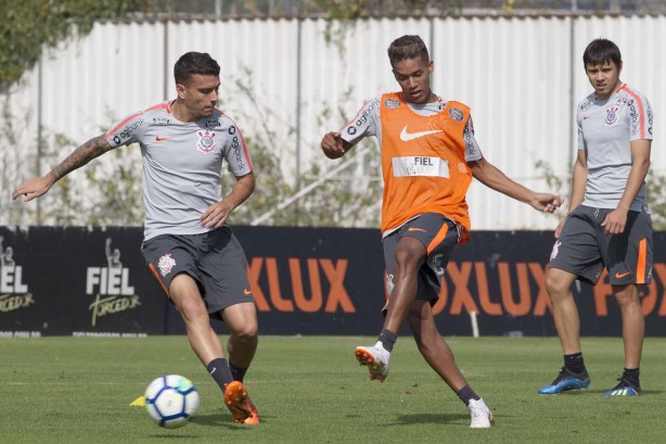 Bruno Xavier e Pedrinho durante o treino deste sábado; Foco no amistoso contra o Cruzeiro