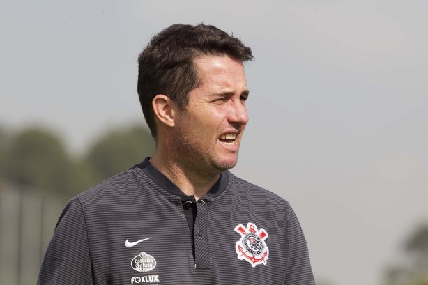 Osmar Loss monta o time para encarar o Cruzeiro, no amistoso da próxima quarta-feira