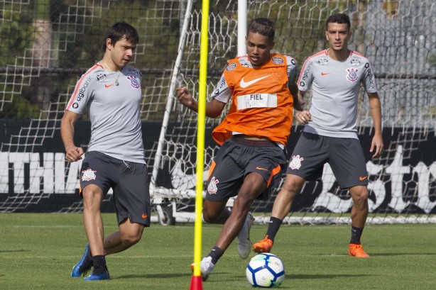 Romero e Pedrinho treinando durante a tarde sábado no CT