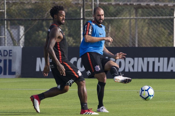 Danilo no treino desta segunda