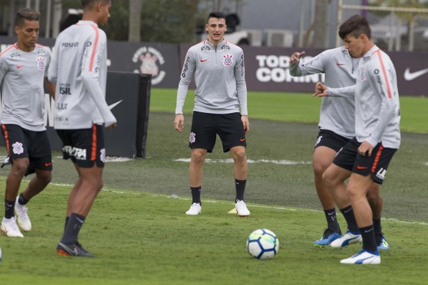 Jogadores do Timão no treino desta terça