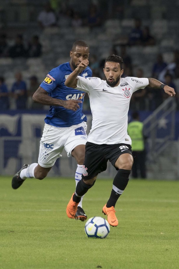 Clayson durante jogo contra o Cruzeiro, em amistoso no Mineirão