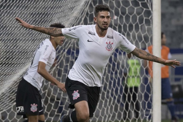 Pedro Henrique marca contra o Cruzeiro; Zagueiro anotou o segundo do Timão no jogo