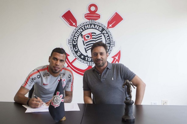 Jonathas Jesus se apresenta de forma oficial no Corinthians