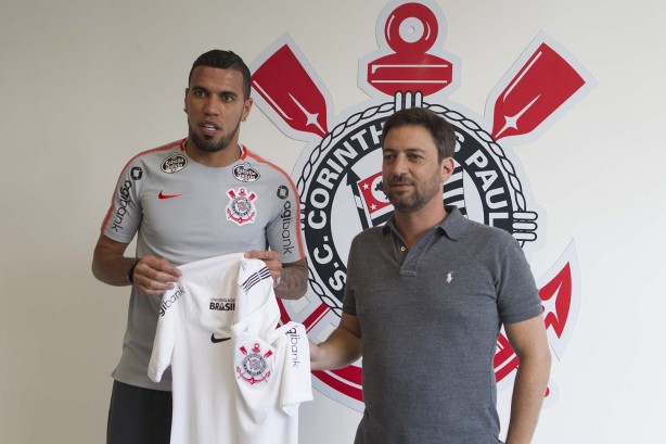 Jonathas Jesus se apresenta de forma oficial no Corinthians
