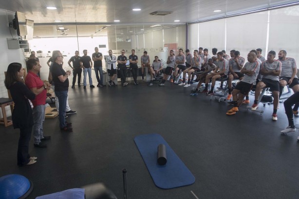 Corinthians e Grêmio se encontram na manhã deste domingo, em Itaquera