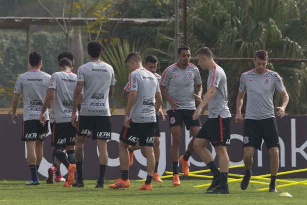 Corinthians e Grêmio se encontram na manhã deste domingo, em Itaquera