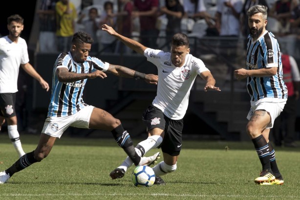 Léo Santos entrou no segundo tempo da partida amistosa contra o Grêmio, na Arena Corinthians